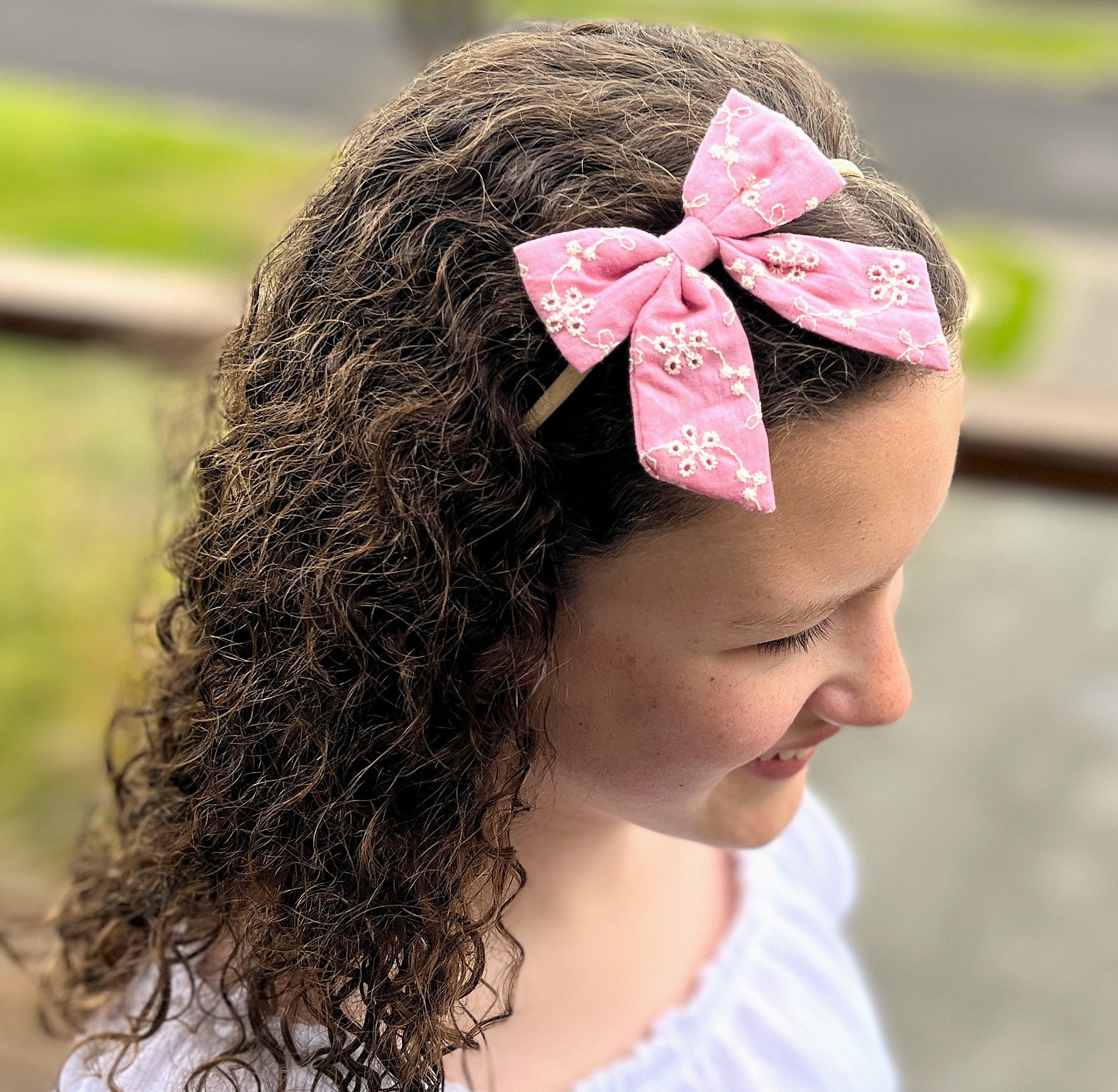 Embroidered bow - pink